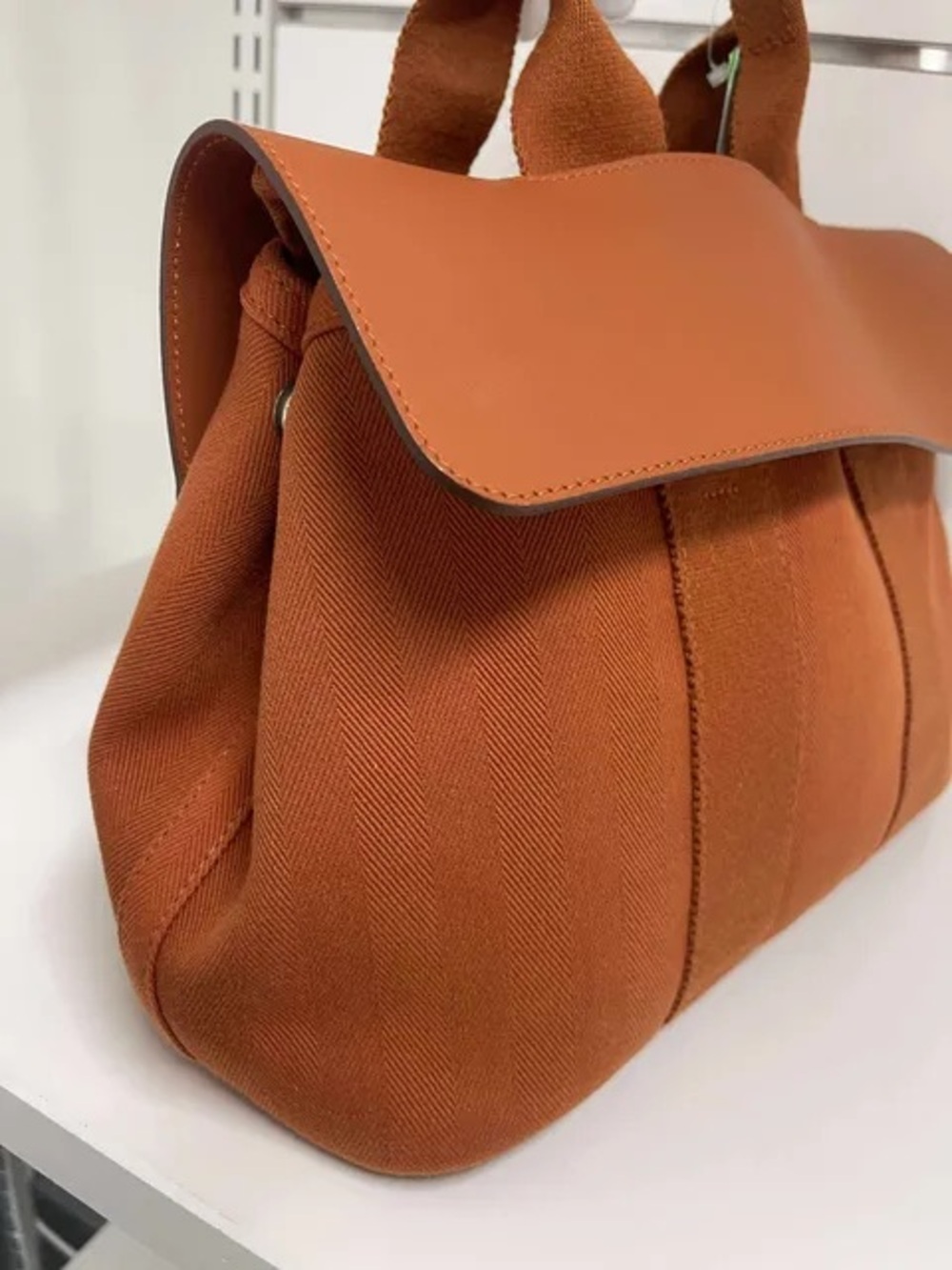 Hermès Toile Valparaiso PM handbag in orange canvas and leather. - Picture 4 of 10